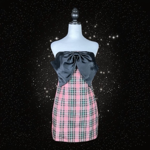 Urban Outfitters Dresses & Skirts - Urban Outfitters Kimchi Blue NWT Pink Plaid Bow Front Strapless Mini Dress M